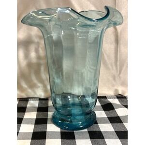 BEAUTIFUL ART GLASS VASE TURQUOISE BLUE WITH SWIRL OPTIC PATTERN 7.5"T X 6(1073)